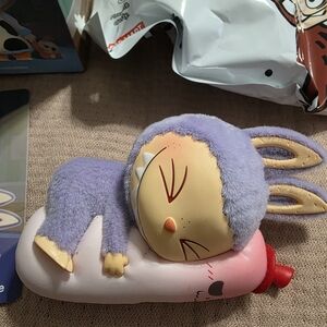 The Monsters 1am Hugging Time Figure